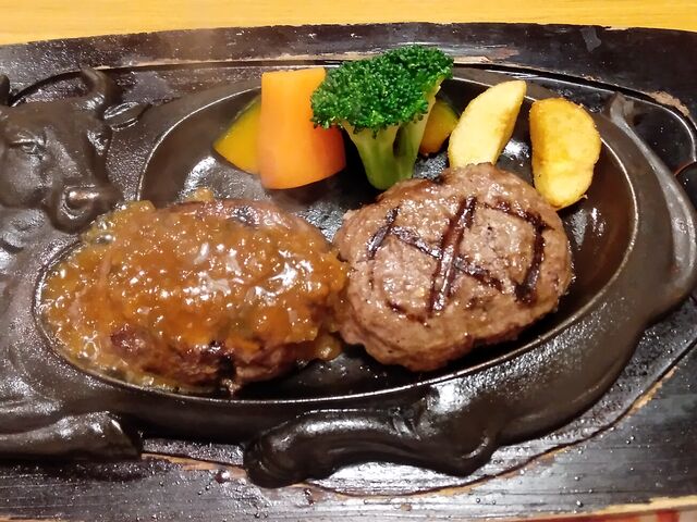オニオンソースを半分だけに_炭焼きレストランさわやか島田店