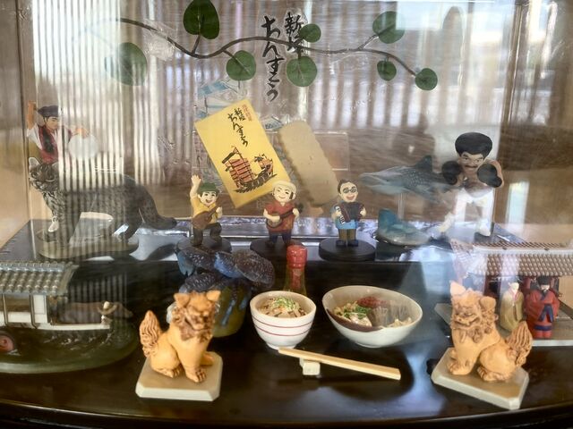 店内オブジェ_ちんすこう本舗 新垣菓子店 たまぐすく店