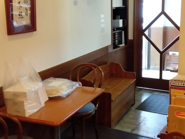 木目多様の店内_サンドイッチハウス ペアバルーン