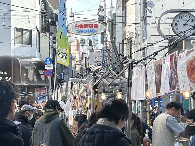 奥に続いてます_白金商店街