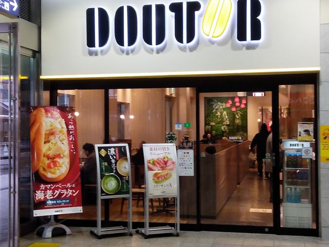 駅前側_ドトールコーヒーショップ
