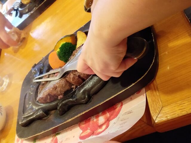 テーブルサービス_炭焼きレストラン さわやか 静岡池田店