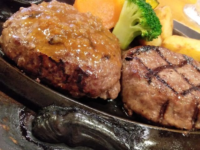 オニオンソース半分かけ_炭焼きレストラン さわやか 静岡池田店