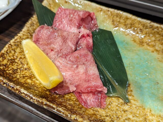 上タン(食べかけ)_博多 倫々 焼肉
