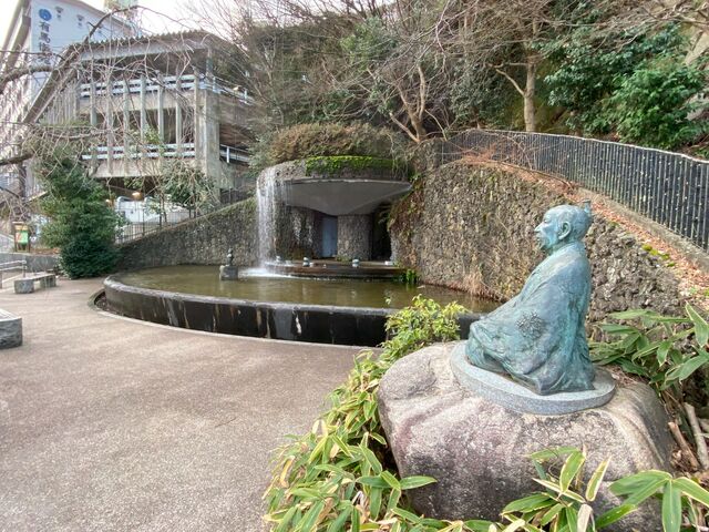 ゆけむり広場と太閤秀吉像_湯けむり広場