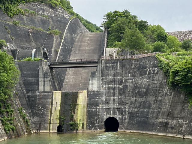 ダムを下流側から撮影_電力ミュージアムOKKY(奥清津発電所)