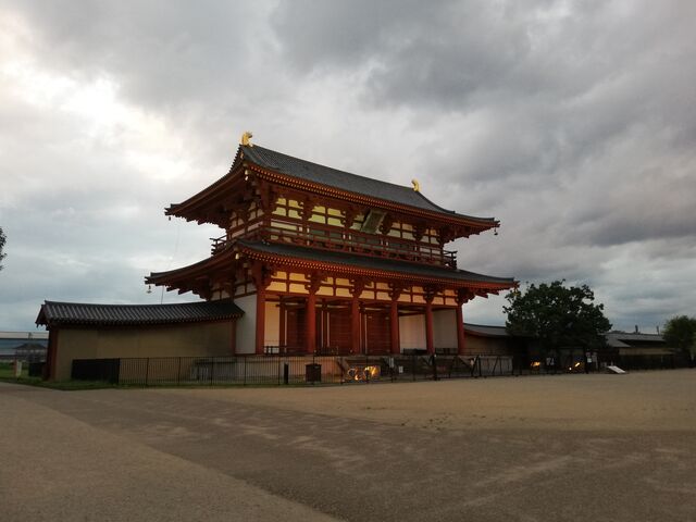 朱雀門ひろば