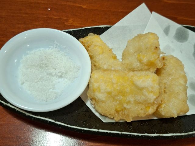 とうもろこしの天ぷら。塩で頂きます。_○△□焼 函館 冨紗家 大門店