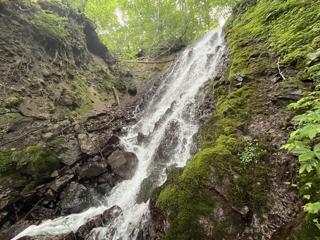 割山大滝。左側が崩落しているのが、少し残念。_升沢自然遊歩道