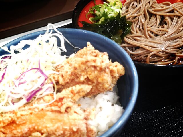 吉野家の蕎麦、吉野家の丼めし。唐揚げ丼の冷し蕎麦セット。_そば処吉野家 オリナス錦糸町店
