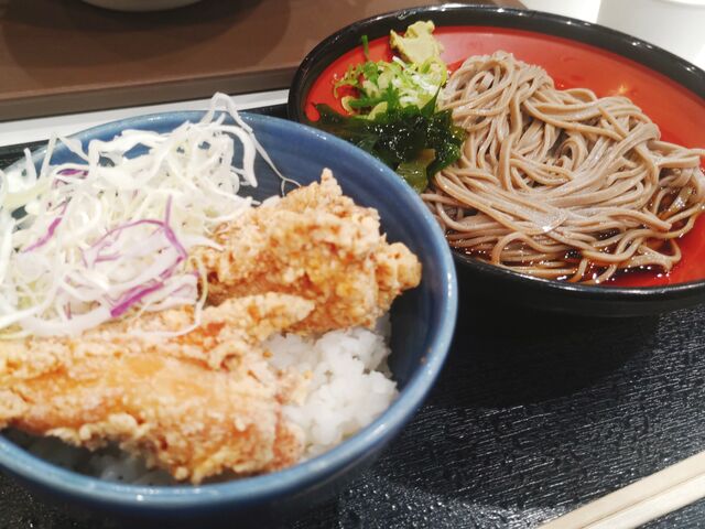 唐揚げ丼と冷し蕎麦セット_そば処 吉野家 イオンモール川口キャラ店
