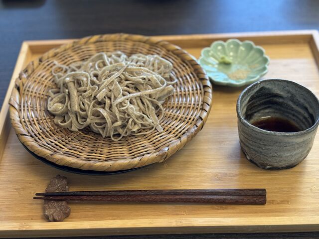 お塩をつけて食べても美味しかったです。_そば打ち 楽土
