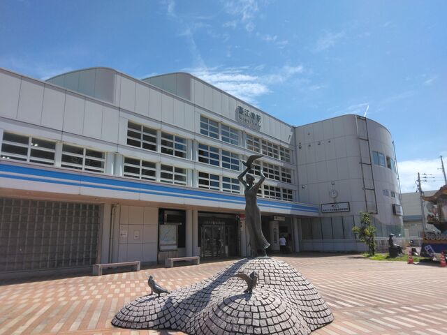 立派な駅舎です。_直江津駅