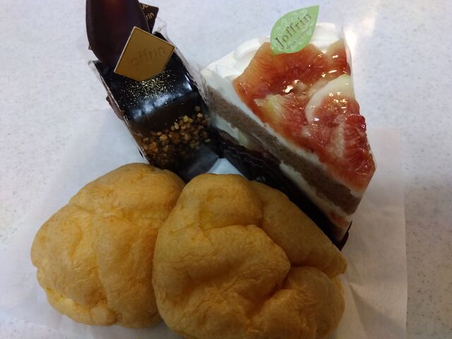 シュークリームとケーキ(チョコレートとイチヂク)A_ジョフラン京阪百貨店枚方店