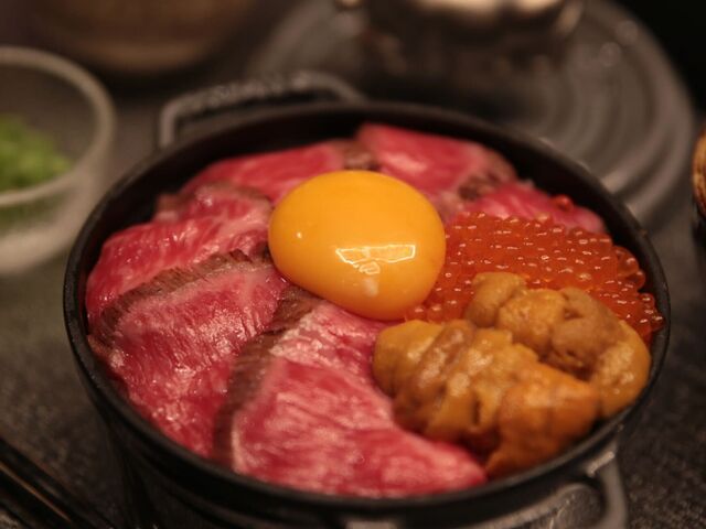 数量限定の黒毛和牛特上ひつまぶし_焼肉 URBAN 栄駅