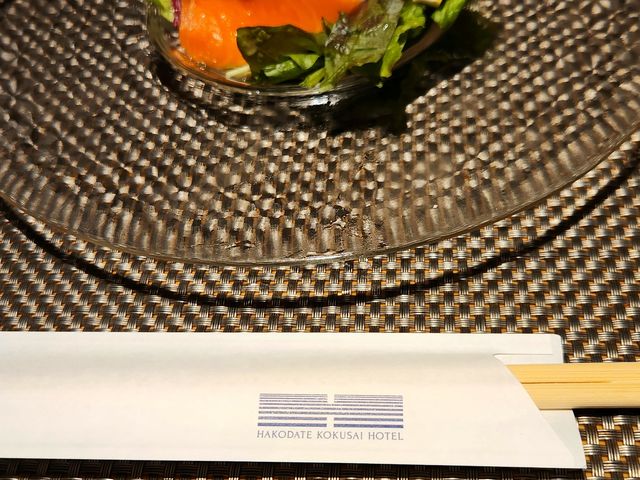炙りサーモンのマリネサラダ ソースが美味しかった。_函館国際ホテル