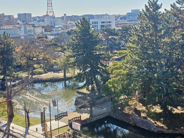 亀城プラザからみた亀城公園_土浦市亀城プラザ