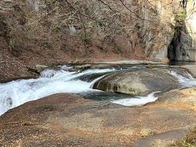 鱒飛の滝