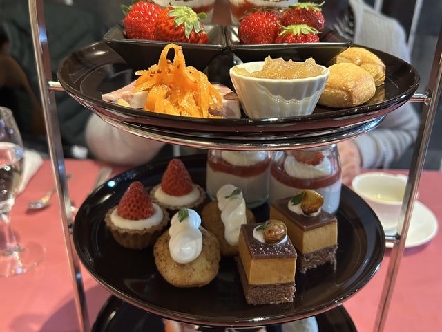 この3段以外にもお料理やドリンクが付いてます。_倉敷ロイヤルアートホテル