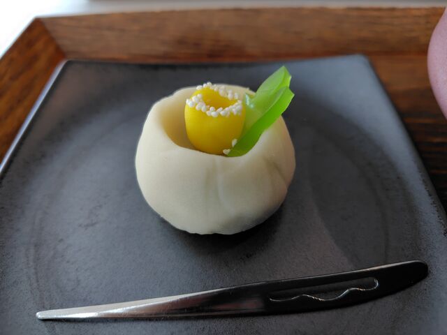 百花の王(菱田春草の白牡丹のイメージ)_Cafe・椿