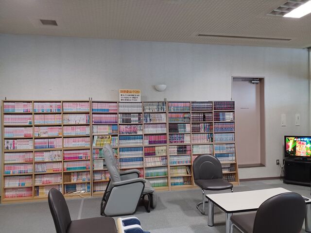 休憩所に有るコミックは4000冊ぐらい_ゆ〜パーク薬師