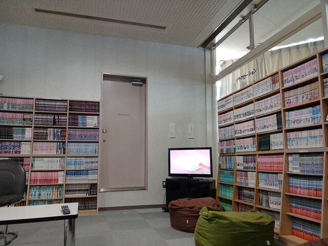 右隣は、リラクゼーションルーム_ゆ〜パーク薬師