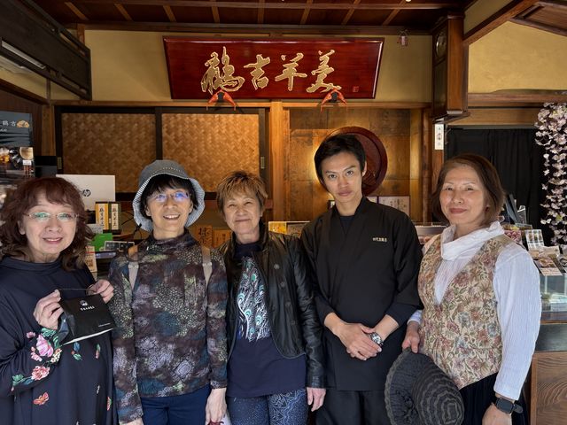 4代目と記念写真_鶴吉羊羹 常盤木羊羹店總本店