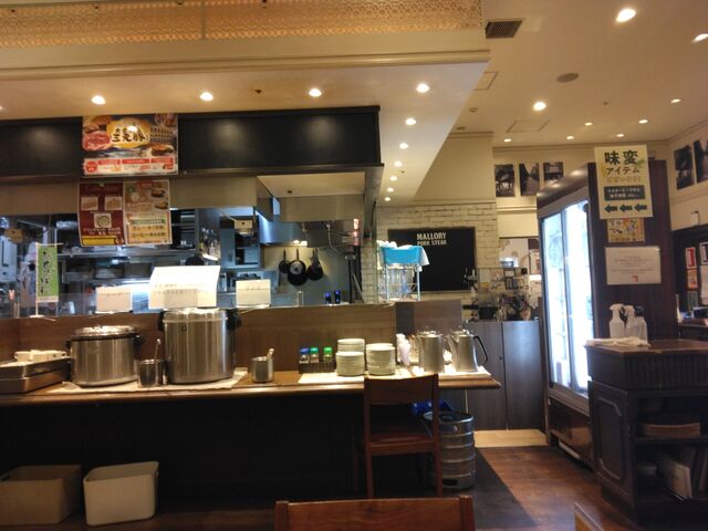 店内は綺麗で落ち着いた雰囲気です。_マロリーポークステーキ 南砂町SUNAMO店