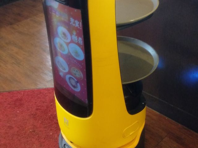 配膳ロボット_ココス 小田原店(COCO’S)