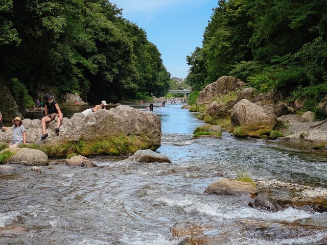 秋川渓谷で水遊び_野外テラス 水の音