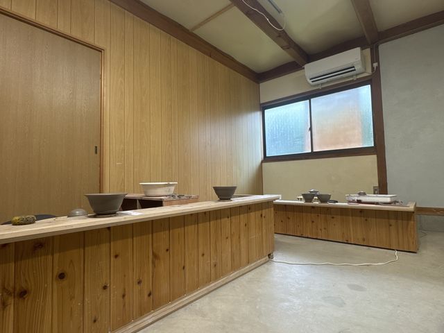 L字で作業台があったので子供の様子も見ながら楽しめました。_Rin陶芸工房