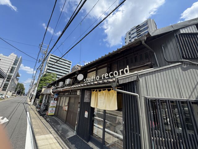 外観。風情のある古民家です。もちろんエアコン完備でした^_^_studio record 橦木町アトリエ