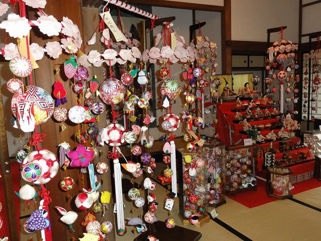城下町長府ひなまつりでは柳川伝承のまり・さげもんの展示も♪_長府毛利邸