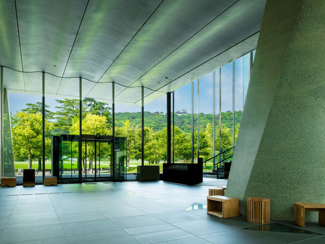 愛媛県美術館 
エントランス_愛媛県美術館