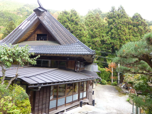 三頭山荘