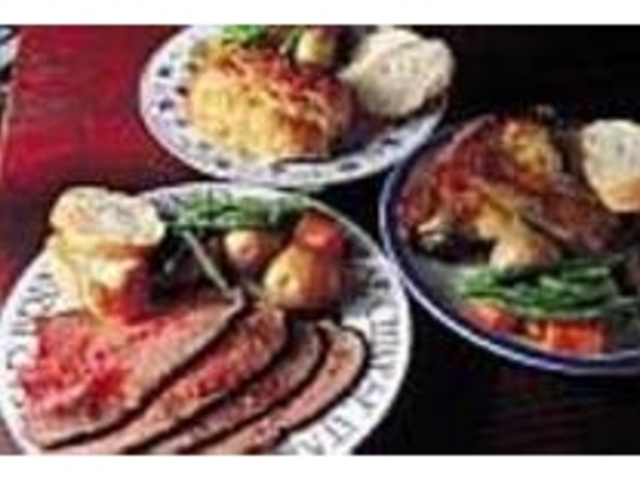 ローストビーフ、ビーフ&ギネスパイなど_THE BARGE INN
