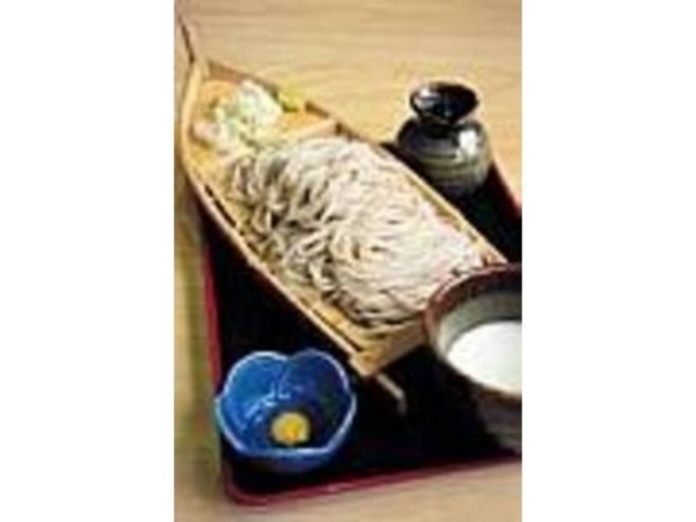 麺大盛りのとろろそばは大和芋も贅沢に使用_房州屋