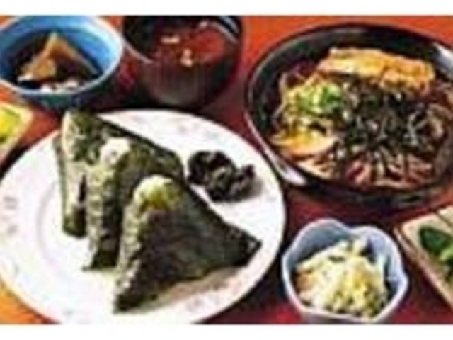 ふきみそおにぎりとアマゴの甘露煮のソバ_マグニチュード8・0