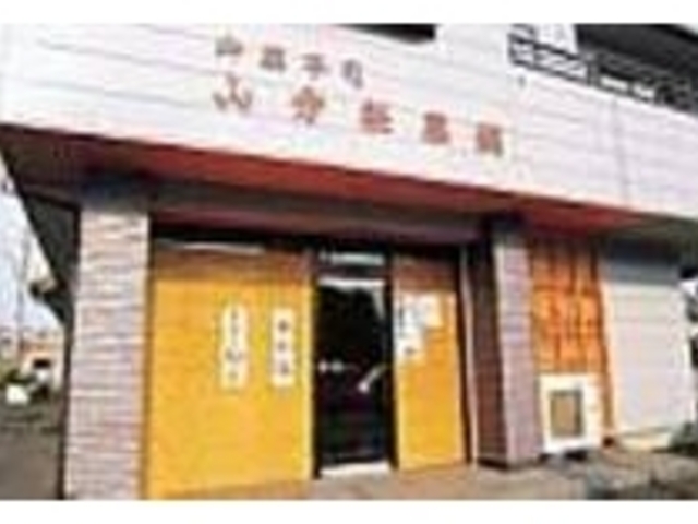 お店はR19沿い、「泉仲森町」信号の角_山秀製菓舗
