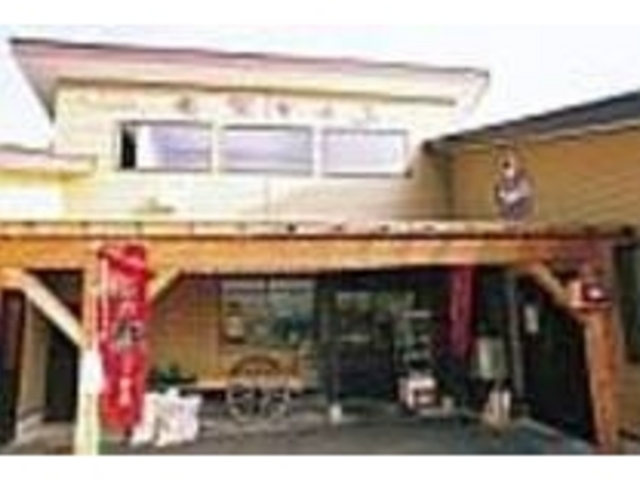 店先では、様々な豆腐を買うことができる_豆腐湯葉料理 奥の奥