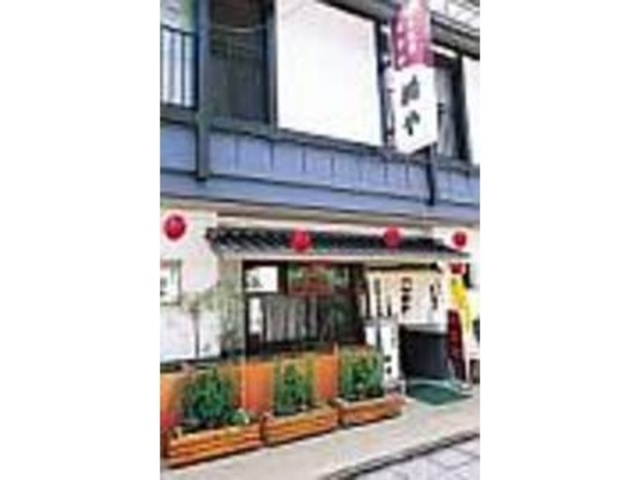 下呂の温泉街から少し離れた通りにある店_日本料理 樽や
