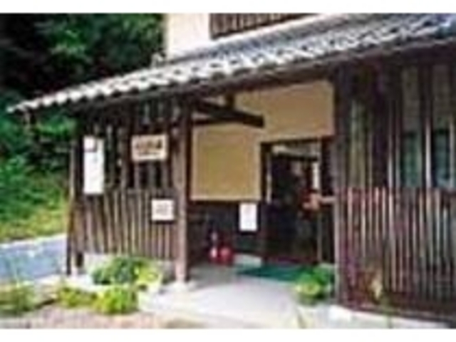 石見銀山の街並に溶け込むようなたたずまい_小さな店