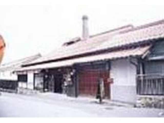煙突と杉玉が目印の昔ながらの造り酒屋_高砂酒蔵資料館