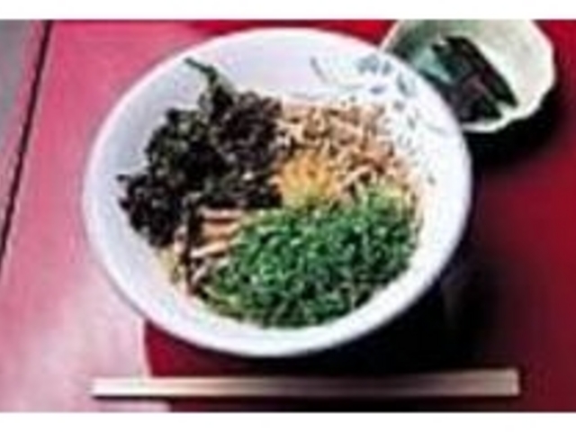 岩のり、白ごま、ネギもたっぷりで嬉しい_そば工房おみ
