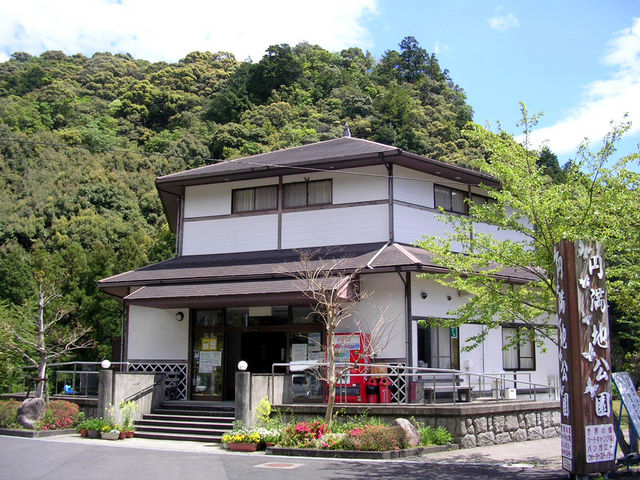 管理棟_円満地公園オートキャンプ場
