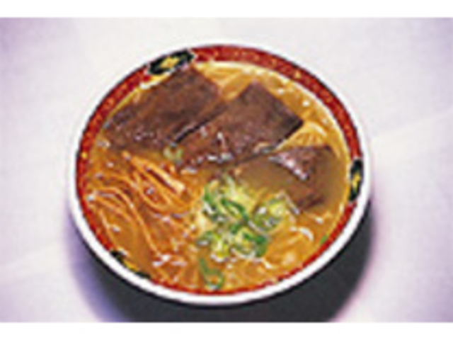 馬肉4枚入りラーメンは地元の人の故郷の味_曙食堂