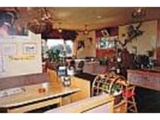 八森町の自然を愛でながらたらふく魚料理を_レストハウス いこいのロッジ