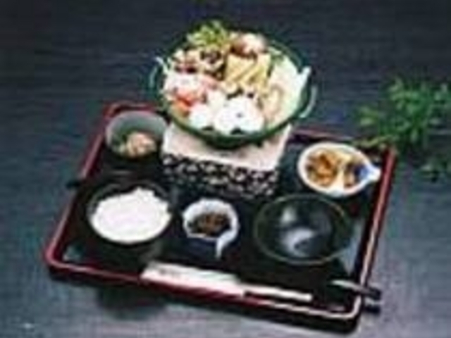 材料の地鶏は放飼いで育てた比内地鶏_宝風