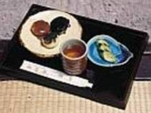 見た目はおにぎりのような名物『五平餅』_徳利屋