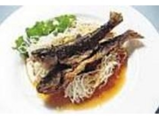 天然岩魚の唐揚げは骨まで丸ごと食べられる_レストランBELL